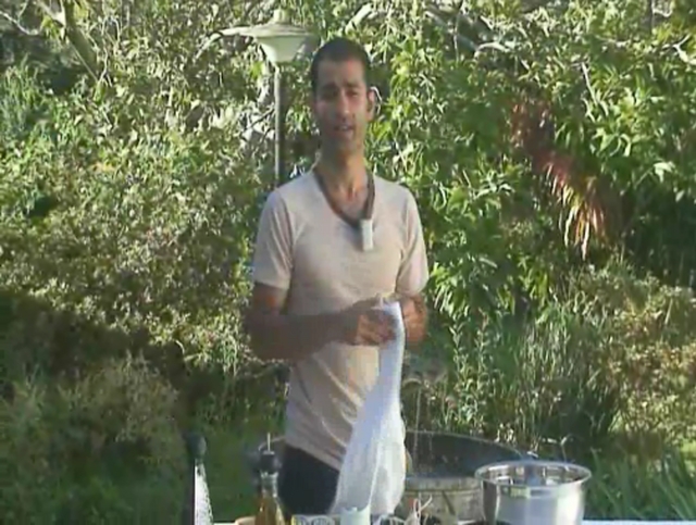 Omid Makes Pad Thai &Atilde;&nbsp; la Raw