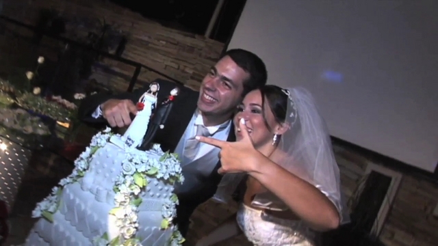 Vídeo de casamento Rafael e Tatiana Carrete do video maker (cinegrafista) Adriano Diogo, de Niterói, Rio de Janeiro, RJ, que faz video de casamento (filmagem de casamento), ou melhor, videojornalismo de casamentos, video de casamento judaico, video de noivas, video de festas e video de eventos sociais com uma edição de video inovadora e de primeira qualidade. Atua também em outras cidades do estado do Rio de Janeiro, tais como Niterói, Petrópolis, Teresópolis, entre outras. video casamento filmagem videos casamentos niteroi rj rio videojornalismo noiva niterói festa eventos clips vídeo clipe clip do videoclip