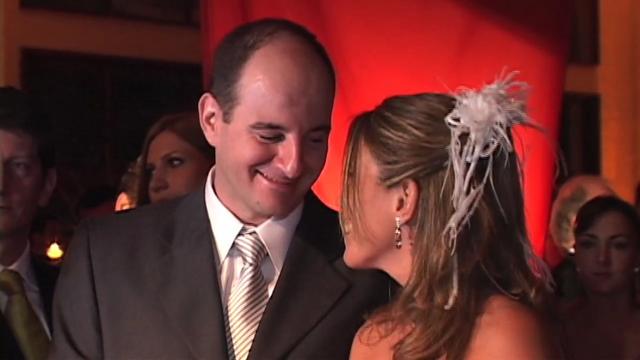 Vídeo de casamento Paula Young e Flávio do video maker (cinegrafista) Adriano Diogo, de Niterói, Rio de Janeiro, RJ, que faz video de casamento (filmagem de casamento), ou melhor, videojornalismo de casamentos, video de casamento judaico, video de noivas, video de festas e video de eventos sociais com uma edição de video inovadora e de primeira qualidade. Atua também em outras cidades do estado do Rio de Janeiro, tais como Niterói, Petrópolis, Teresópolis, entre outras. video casamento filmagem videos casamentos niteroi rj rio videojornalismo noiva niterói festa eventos clips vídeo clipe clip do videoclip