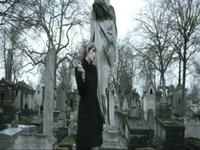 Photos et Musiques Interdites sur la Tombe de Jim Morrison