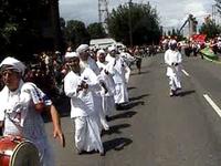 2009 Solstice Parade Part 4: Hare Krishnas, Streetswing, Bubbles and Photojournalist Interview