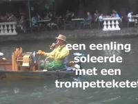 Op de grote gracht daar voeren bootjes...