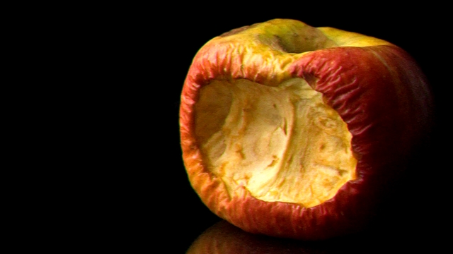 Thumbnail of video Ecological apple (experimental short)