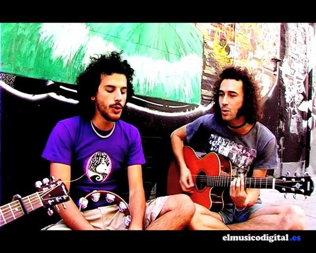 Thumbnail of video 84 #2   ME PILLAS EN OTRO PUNTO         Flor de primavera