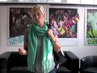 How to wear a messenger bag