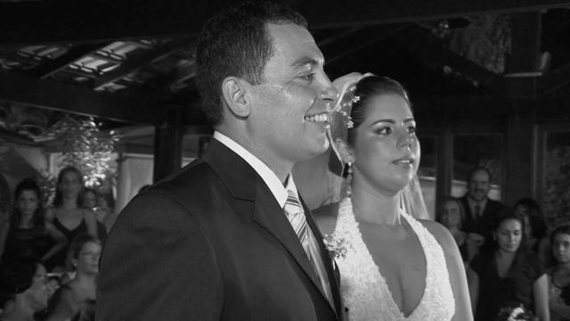 Vídeo de casamento Rafaela e Eduardo - Espaço Novo Stilo do video maker (cinegrafista) Adriano Diogo, de Niterói, Rio de Janeiro, RJ, que faz video de casamento (filmagem de casamento), ou melhor, videojornalismo de casamentos, video de casamento judaico, video de noivas, video de festas e video de eventos sociais com uma edição de video inovadora e de primeira qualidade. Atua também em outras cidades do estado do Rio de Janeiro, tais como Niterói, Petrópolis, Teresópolis, entre outras. video casamento filmagem videos casamentos niteroi rj rio videojornalismo noiva niterói festa eventos clips vídeo clipe clip do videoclip
