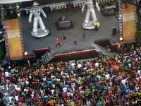 Group Dance to Black Eyed Peas "I Gotta Feeling" on Oprah Show in Chicago on Michigan Avenue
