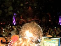 Dov & ill.gates - Night Of 1000 Tentacles - footage from Sand By The Ton Dov & ill.gates - Night Of 1000 Tentacles - footage from Sand By The Ton