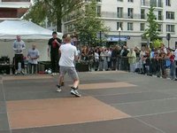 la video du boxeur qui fait pipi dans la penderie
