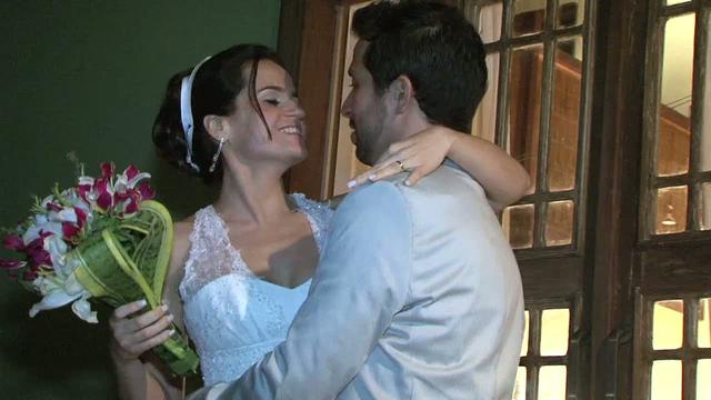 Vídeo de casamento Milena e Leonardo do video maker (cinegrafista) Adriano Diogo, de Niterói, Rio de Janeiro, RJ, que faz video de casamento (filmagem de casamento), ou melhor, videojornalismo de casamentos, video de casamento judaico, video de noivas, video de festas e video de eventos sociais com uma edição de video inovadora e de primeira qualidade. Atua também em outras cidades do estado do Rio de Janeiro, tais como Niterói, Petrópolis, Teresópolis, entre outras. video casamento filmagem videos casamentos niteroi rj rio videojornalismo noiva niterói festa eventos clips vídeo clipe clip do videoclip