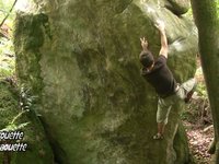 Escalade en forêt de Fontainebleau : "Pirouette Cacaouette" "Hiatus" assis