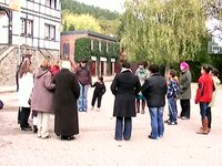 Kreisspiele für Kinder und Erwachsene vor der Jugendherberge Hellenthal