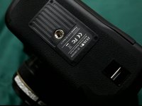 Demonstration of Zeikos ZE-CBG5DII vertical grip causing shutter speed wheel problem.
