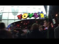 Nintendo Wii Midnight Launch - Toys R Us NYC