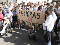 Unas 300 personas se concentran para reivindicar un mejor servicio sanitario en Yaiza