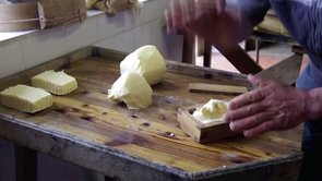 Lavorazione burro in dialetto bormino