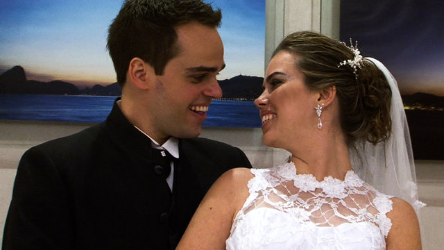Vídeo de casamento Paula e Leonardo do video maker (cinegrafista) Adriano Diogo, de Niterói, Rio de Janeiro, RJ, que faz video de casamento (filmagem de casamento), ou melhor, videojornalismo de casamentos, video de casamento judaico, video de noivas, video de festas e video de eventos sociais com uma edição de video inovadora e de primeira qualidade. Atua também em outras cidades do estado do Rio de Janeiro, tais como Niterói, Petrópolis, Teresópolis, entre outras. video casamento filmagem videos casamentos niteroi rj rio videojornalismo noiva niterói festa eventos clips vídeo clipe clip do videoclip