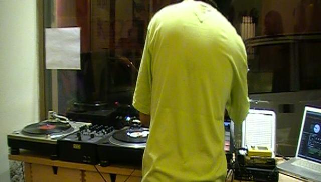 Thumbnail of video Mushikko en el escaparate de Monkeygarden Madrid