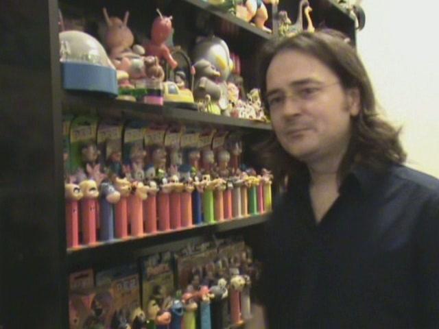 Thumbnail of video La colección de dispensadores de Caramelos Pez de Mauro